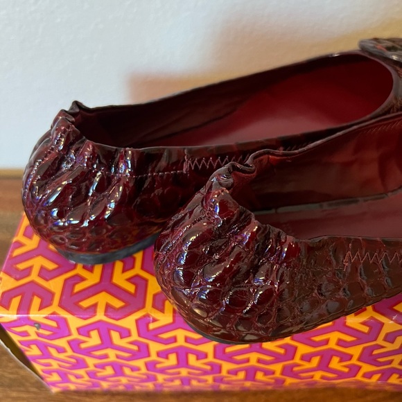 Tory Burch cranberry crocodile print flats 7 1/2 - Picture 6 of 7